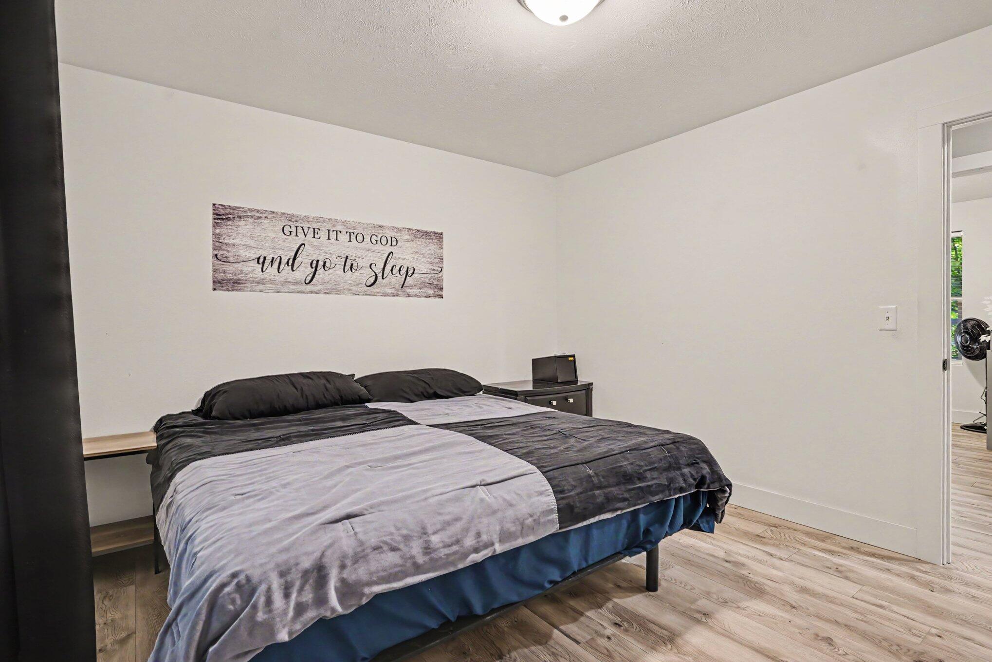 532 W River Road