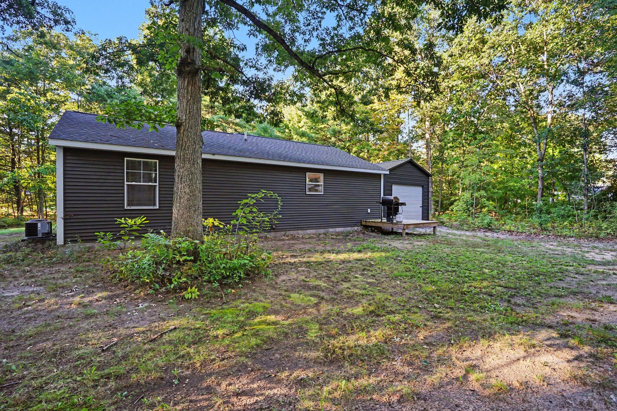 532 W River Road