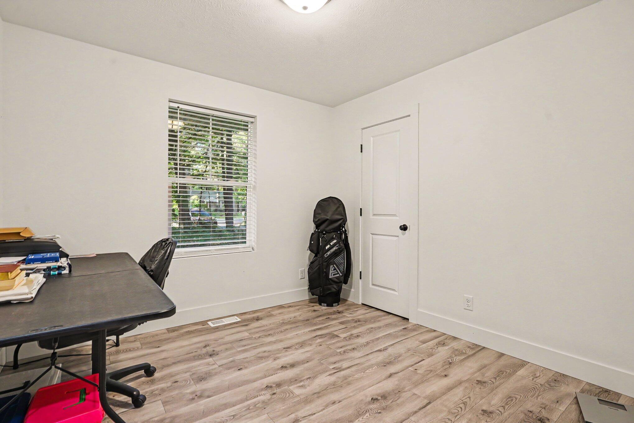 532 W River Road