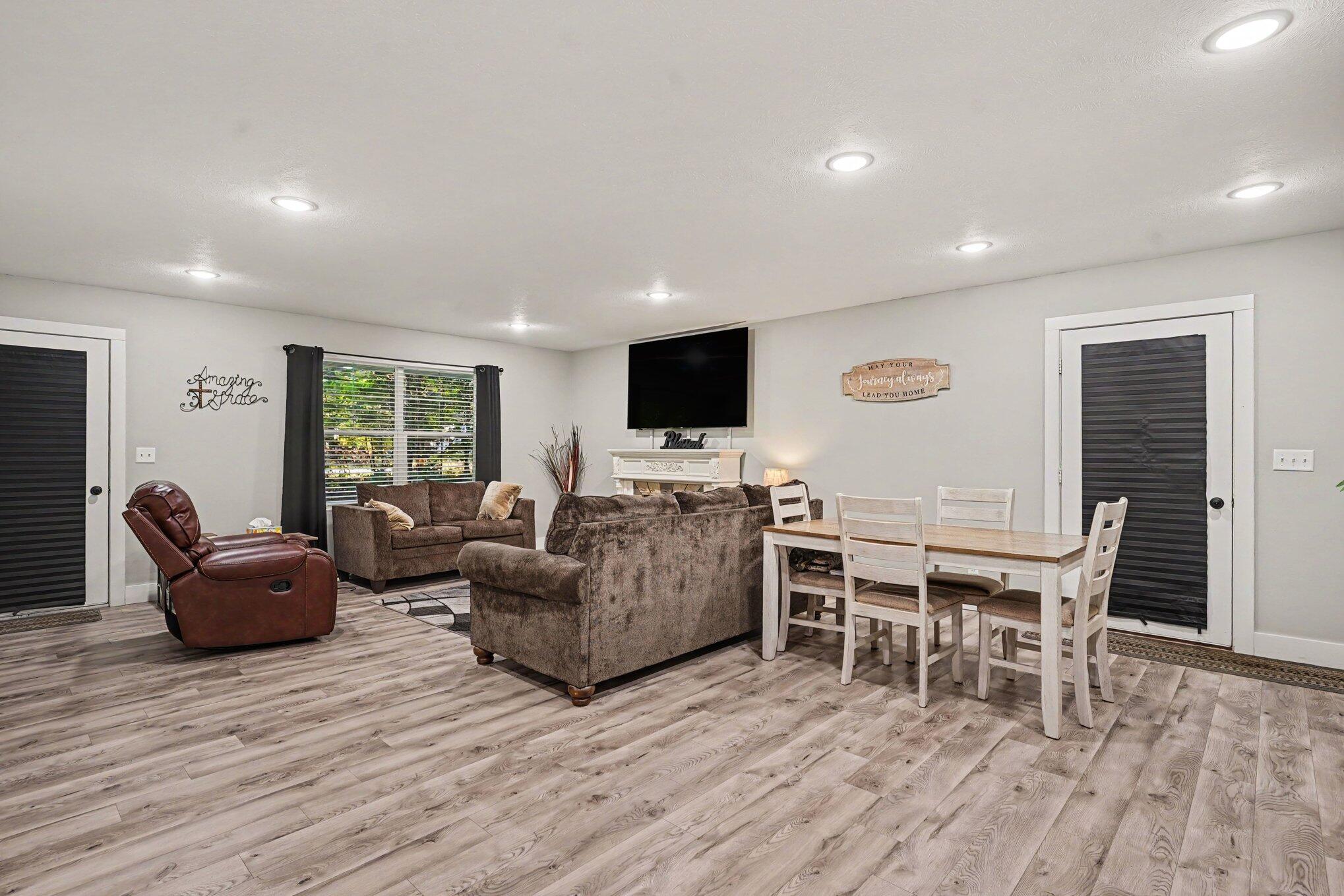 532 W River Road