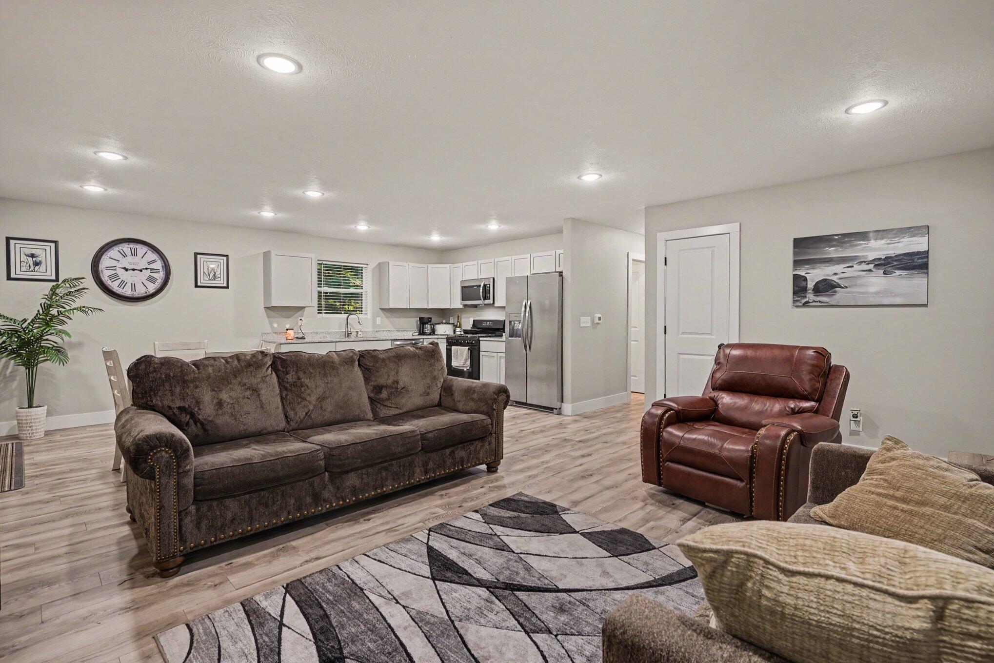 532 W River Road