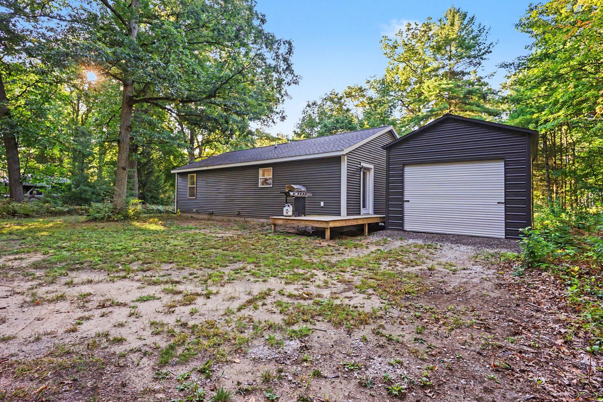 532 W River Road