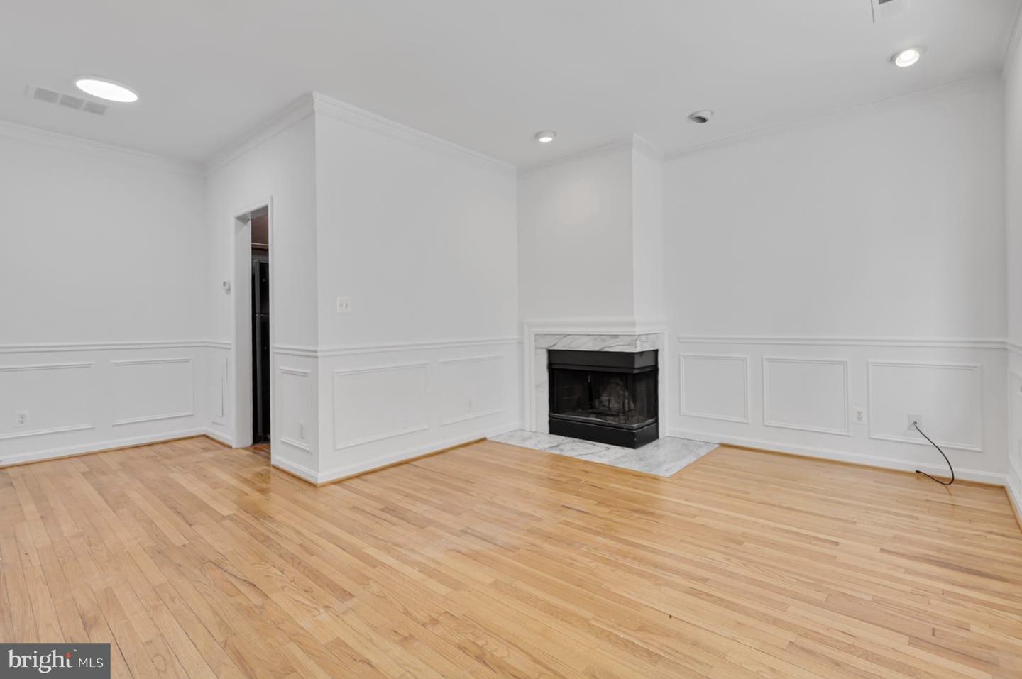 1225 N St NW #E