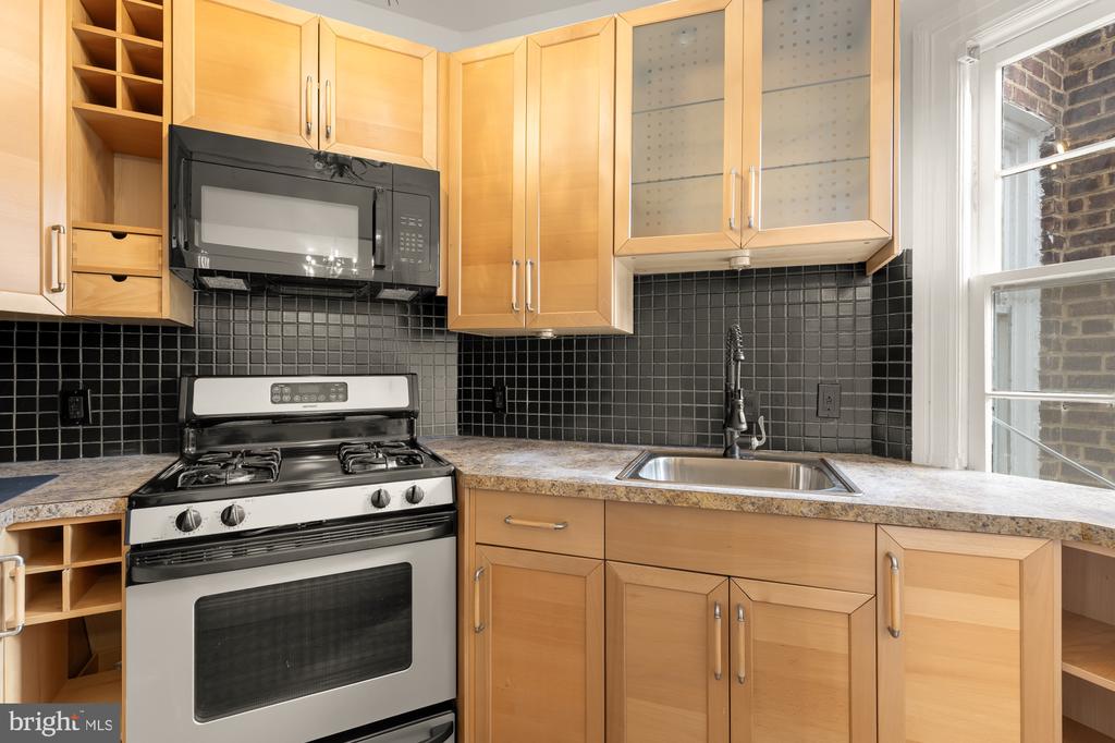 222 FARRAGUT STREET NW 204