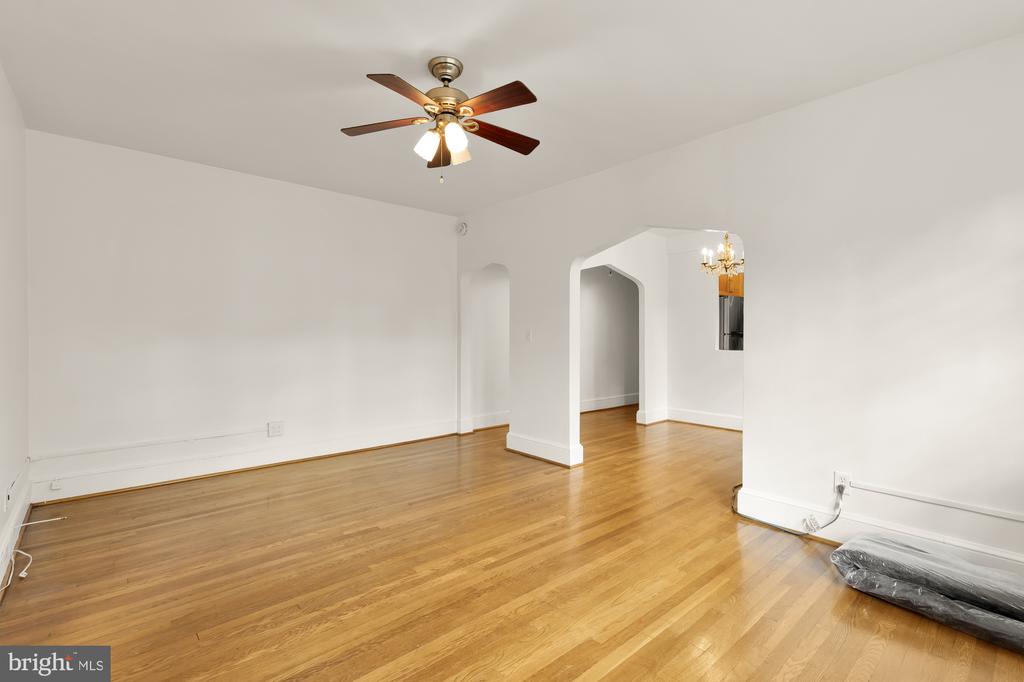 222 FARRAGUT STREET NW 204