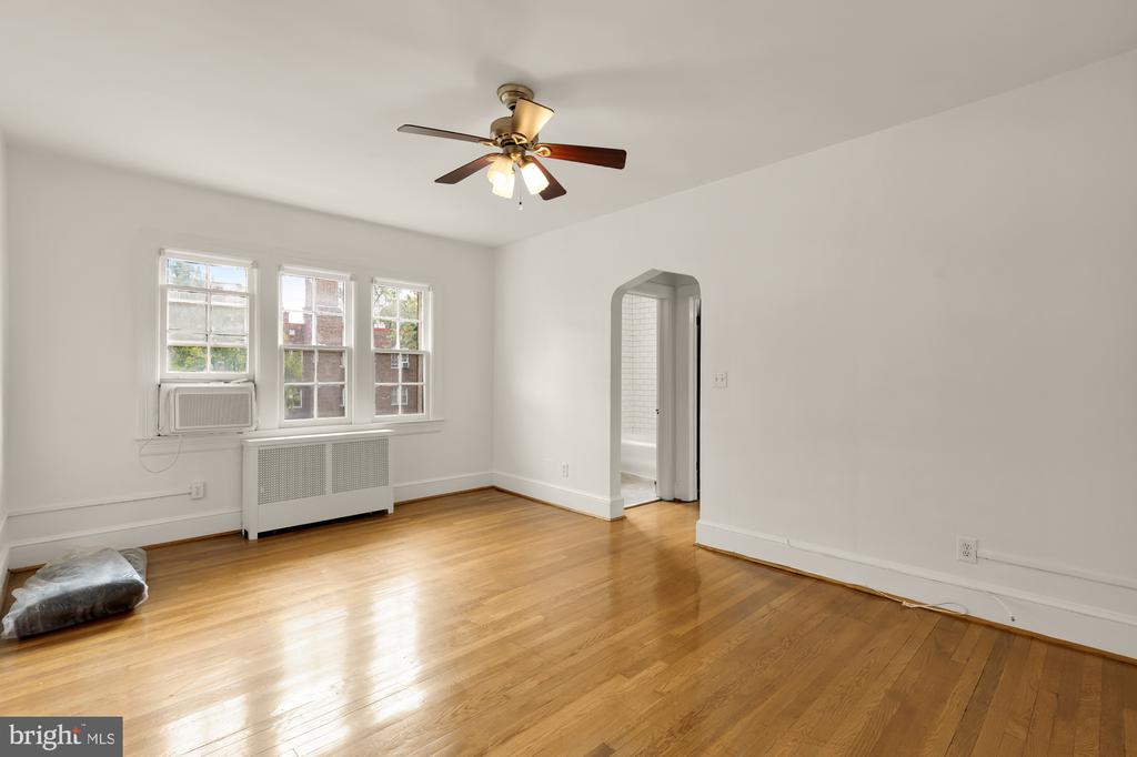 222 FARRAGUT STREET NW 204