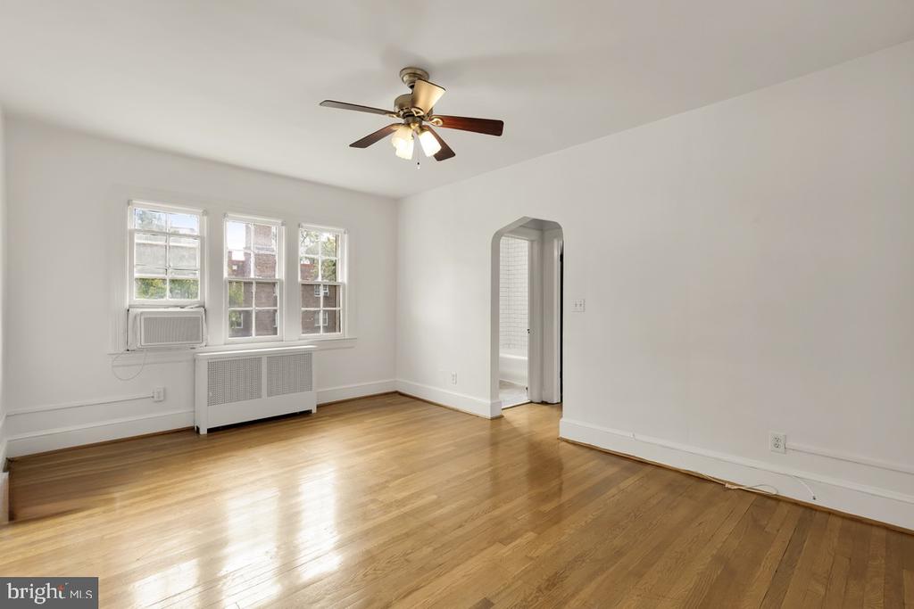 222 FARRAGUT STREET NW 204