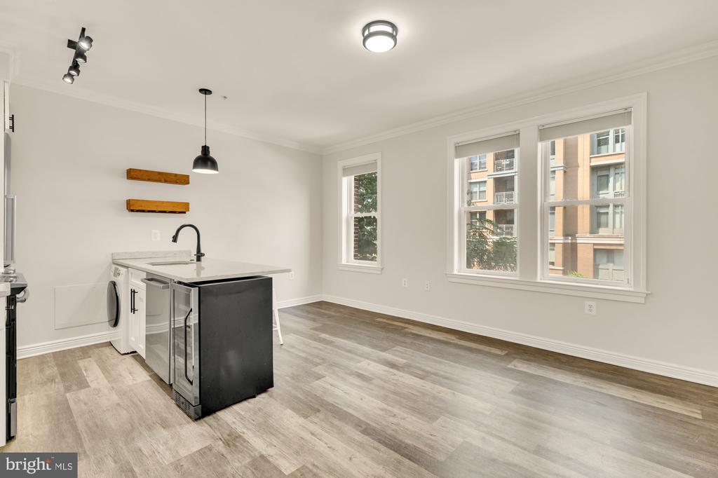 1121 24TH STREET NW Unit: 209