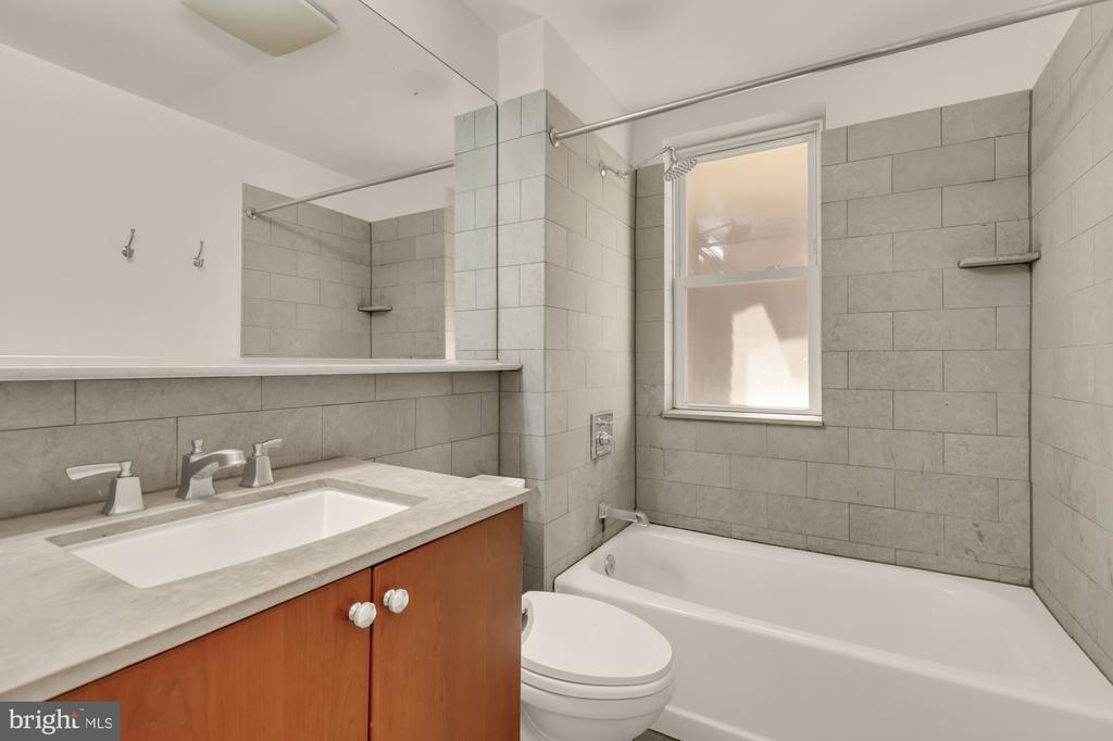 1121 24TH STREET NW Unit: 209