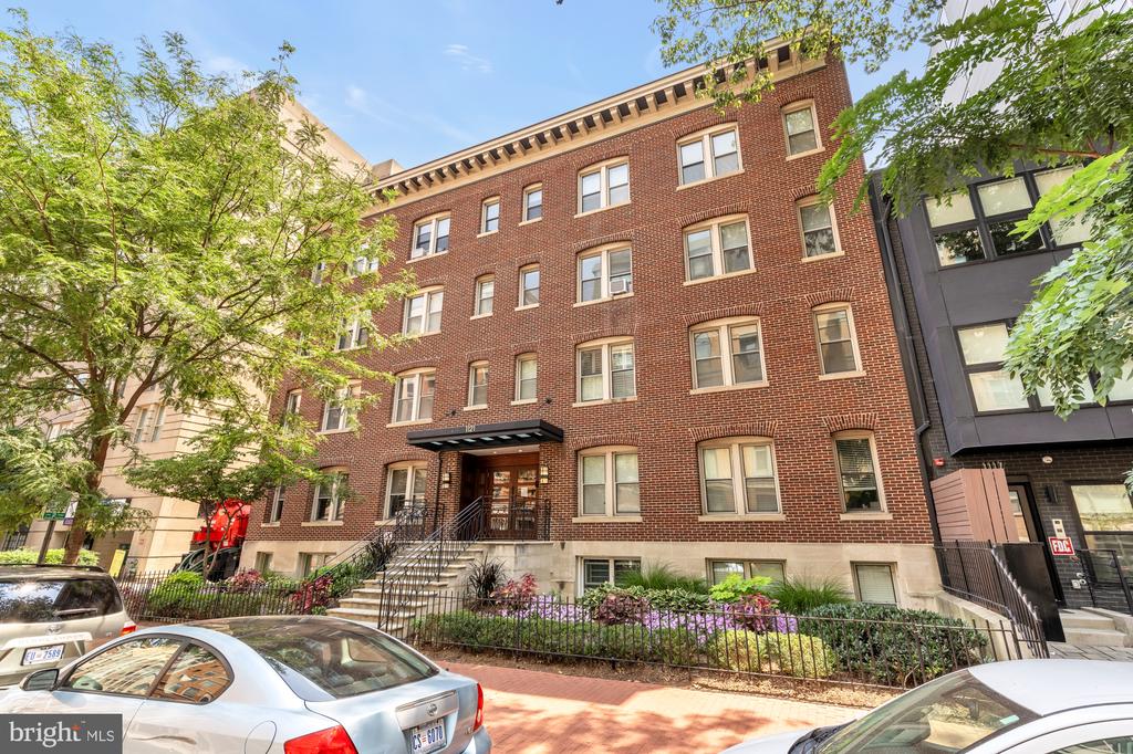 1121 24TH STREET NW Unit: 209