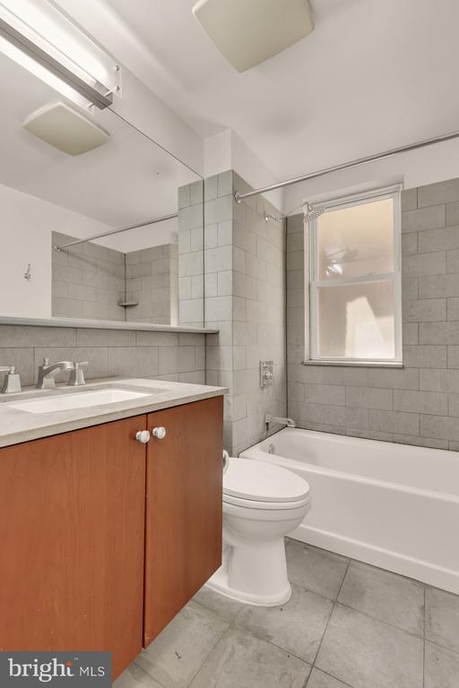 1121 24TH STREET NW Unit: 209