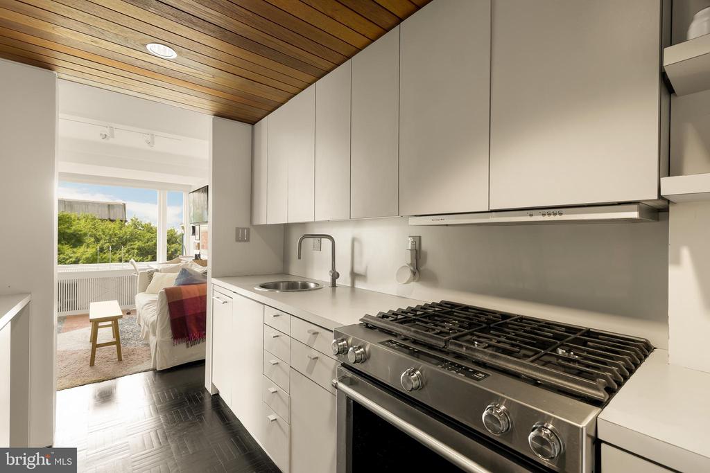 2475 VIRGINIA AVENUE NW Unit: 621