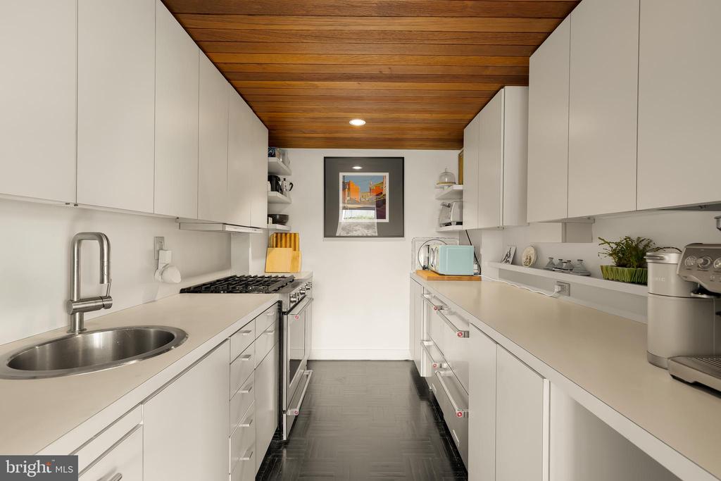 2475 VIRGINIA AVENUE NW Unit: 621