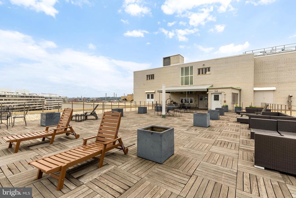 2475 VIRGINIA AVENUE NW Unit: 621