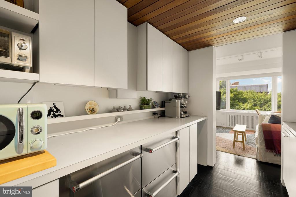 2475 VIRGINIA AVENUE NW Unit: 621