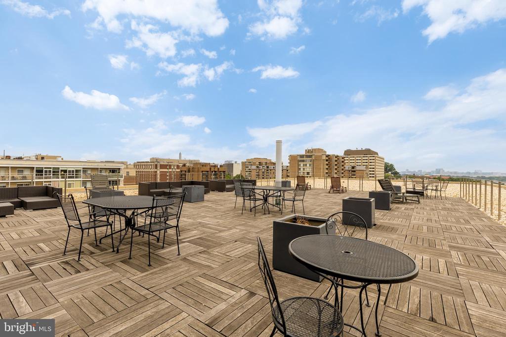 2475 VIRGINIA AVENUE NW Unit: 621