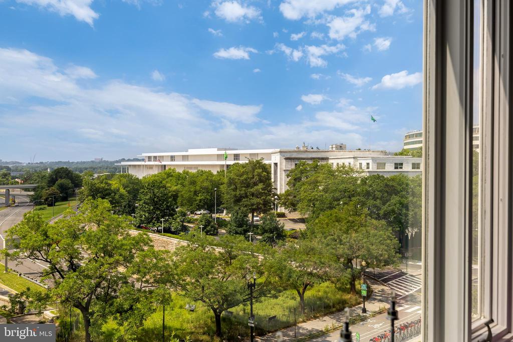 2475 VIRGINIA AVENUE NW Unit: 621