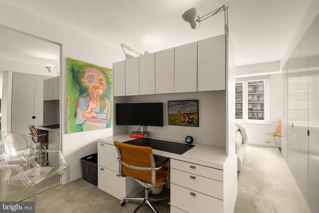 2475 VIRGINIA AVENUE NW Unit: 621