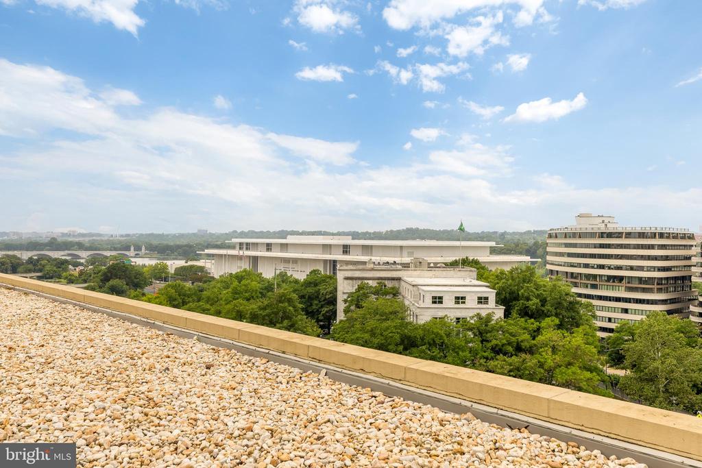 2475 VIRGINIA AVENUE NW Unit: 621