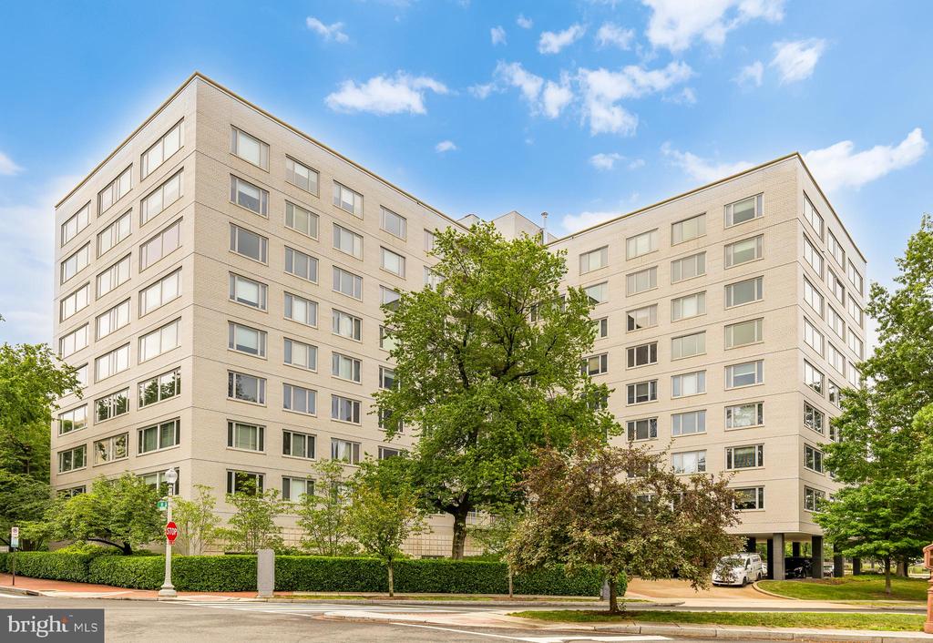 2475 VIRGINIA AVENUE NW Unit: 621