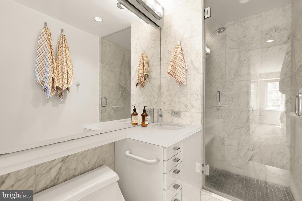 2475 VIRGINIA AVENUE NW Unit: 621