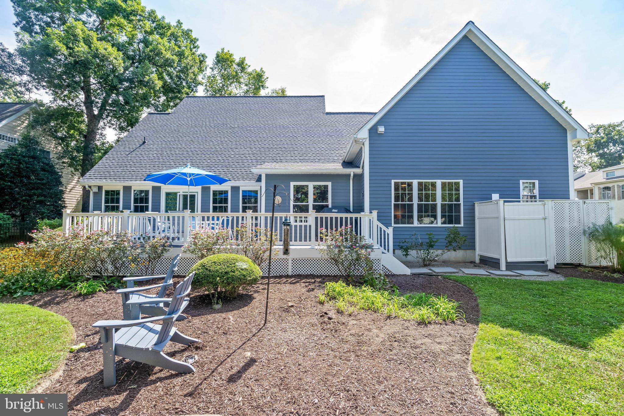 6 THOMPSON COURT