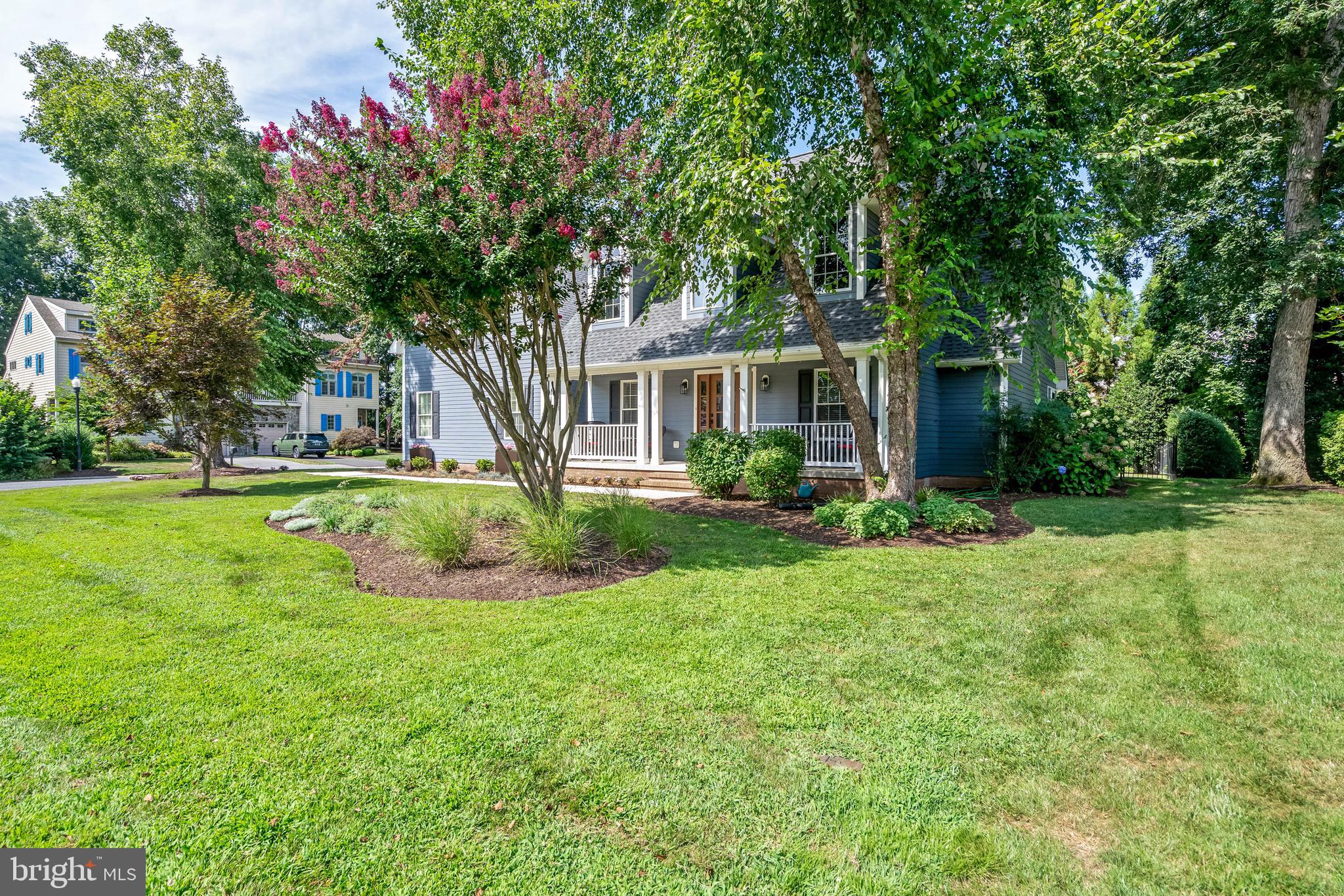 6 THOMPSON COURT