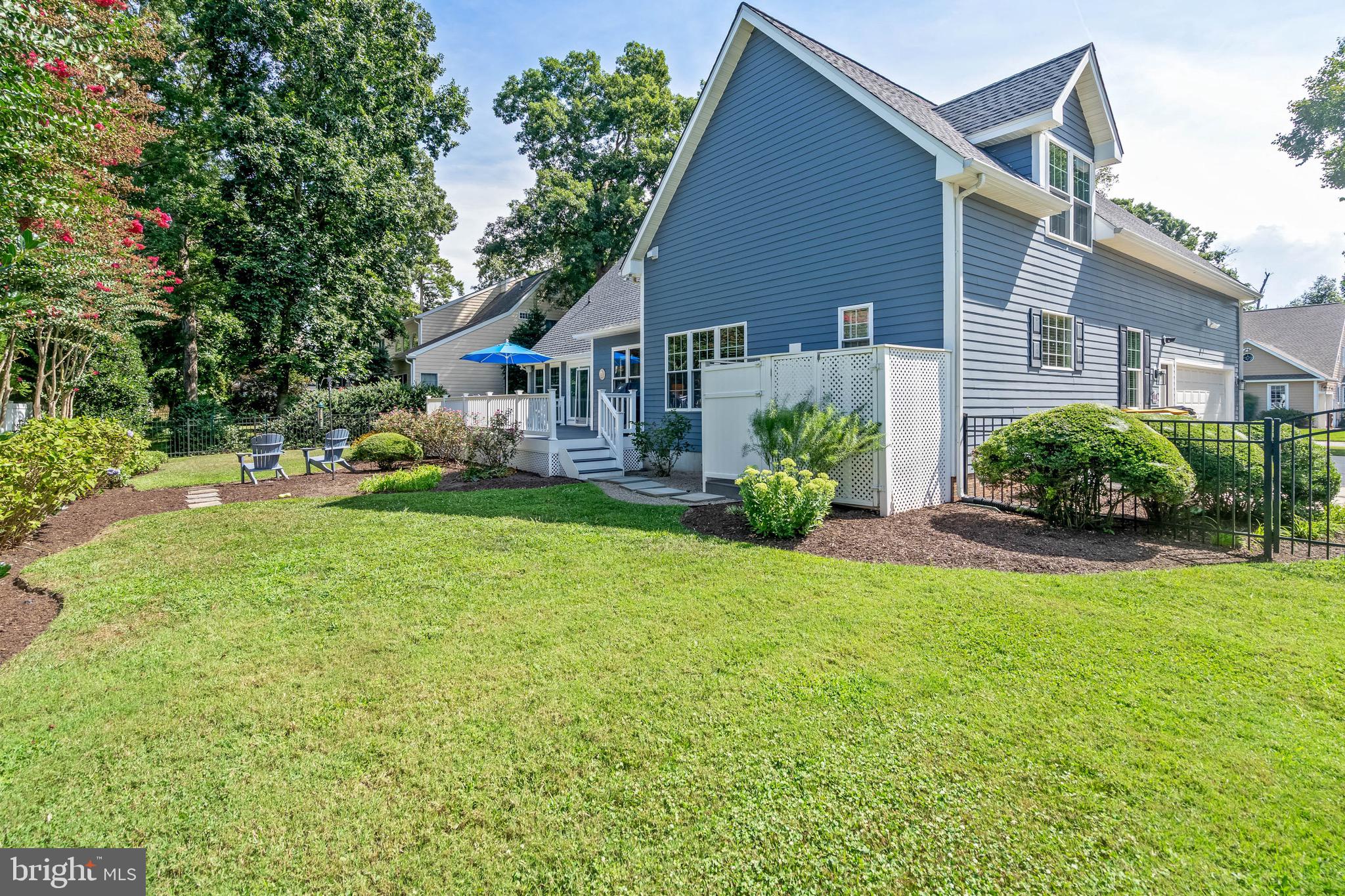 6 THOMPSON COURT