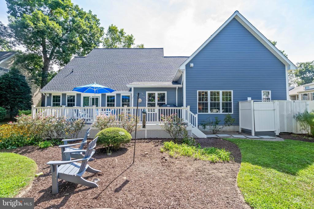 6 THOMPSON COURT