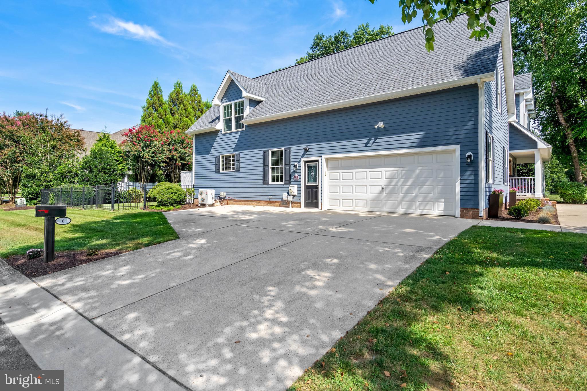 6 THOMPSON COURT