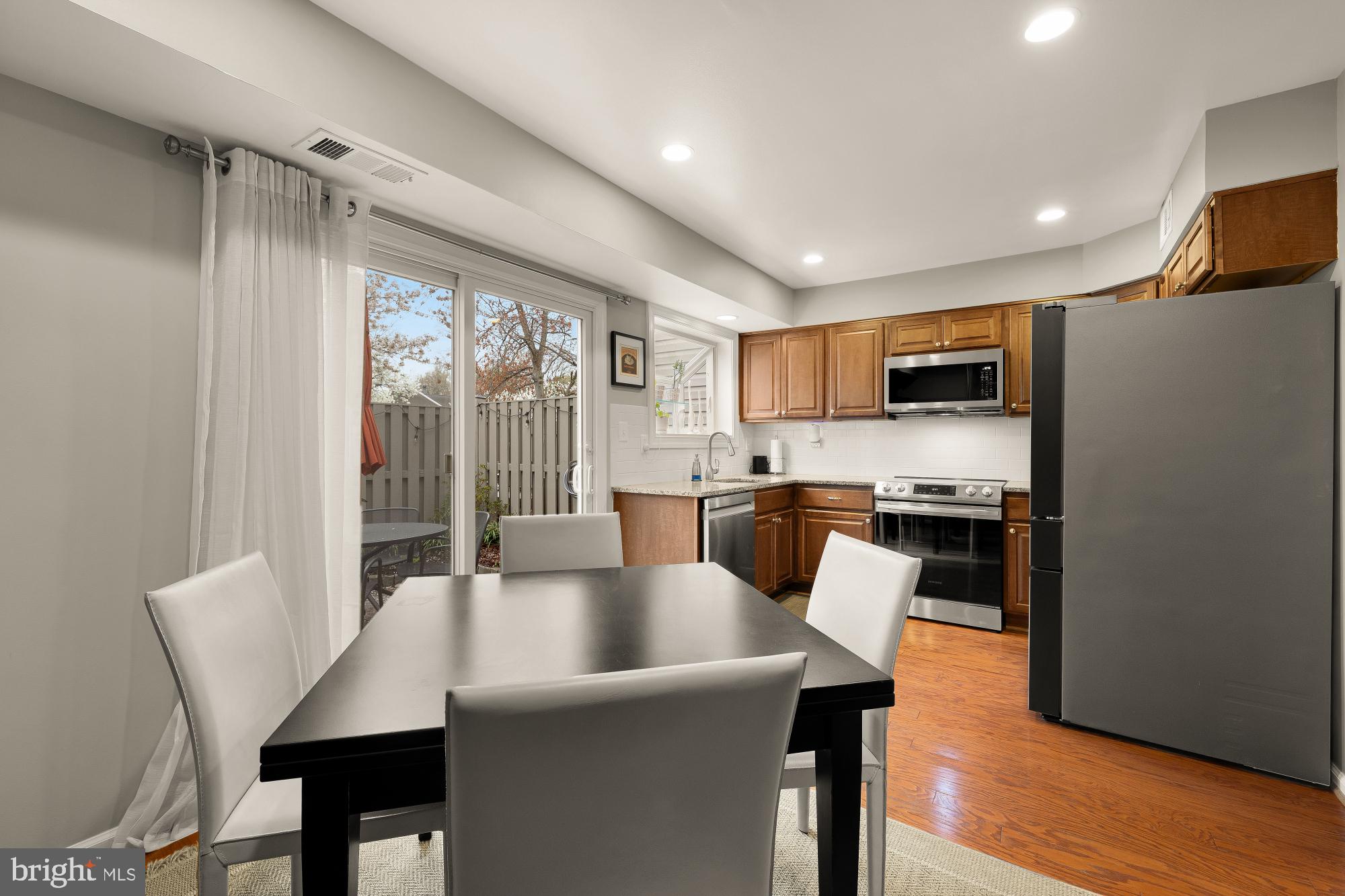 2433 S WALTER REED DRIVE 18-1