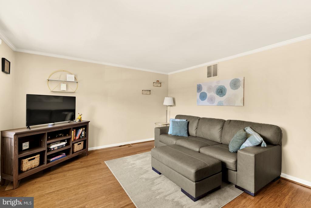 8100 LOVING FOREST COURT