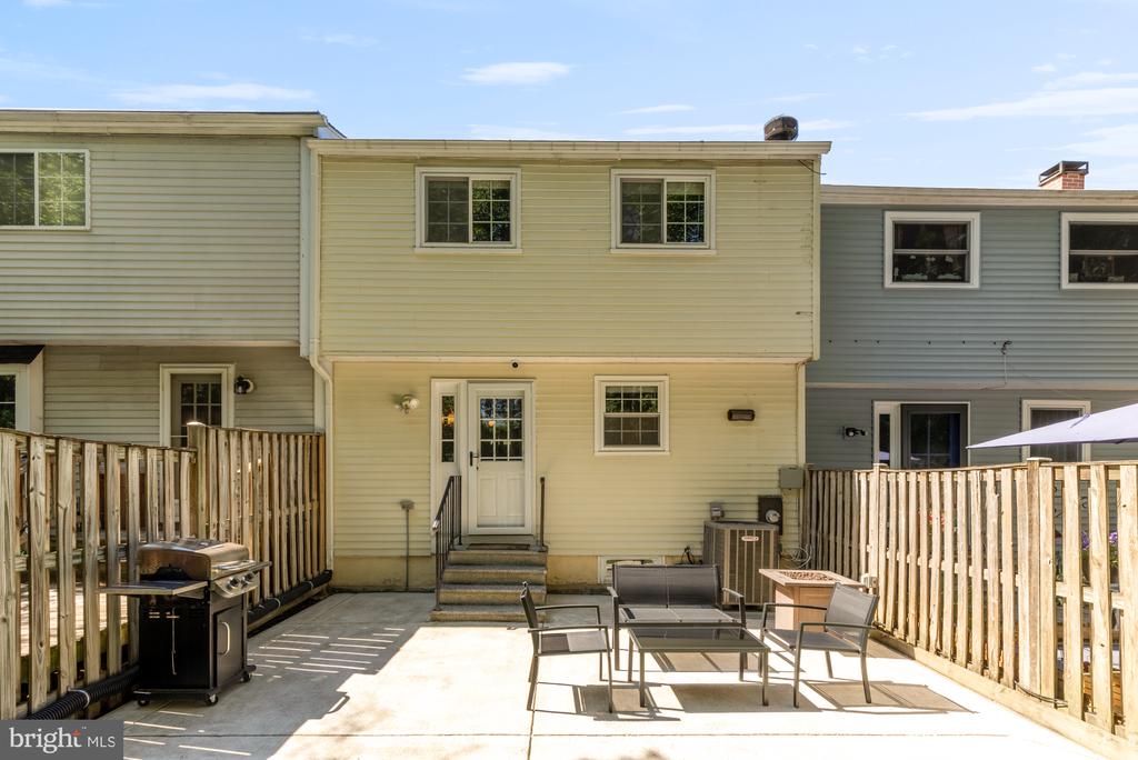 8100 LOVING FOREST COURT