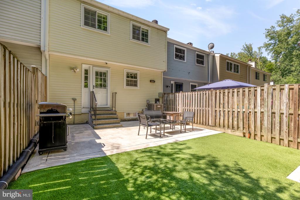 8100 LOVING FOREST COURT