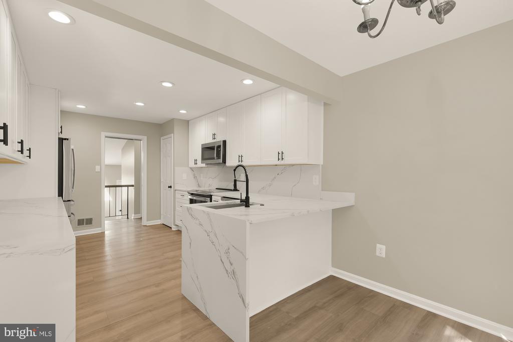 13005 EMMET COURT