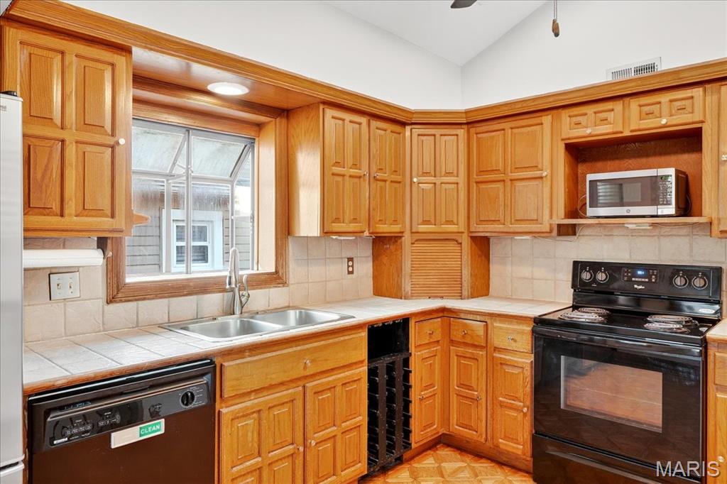 7044 Lansdowne Avenue