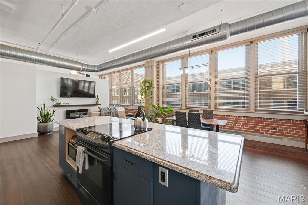 1627 Locust Street Unit: 305