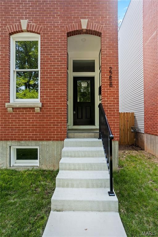 2258 S Jefferson Avenue