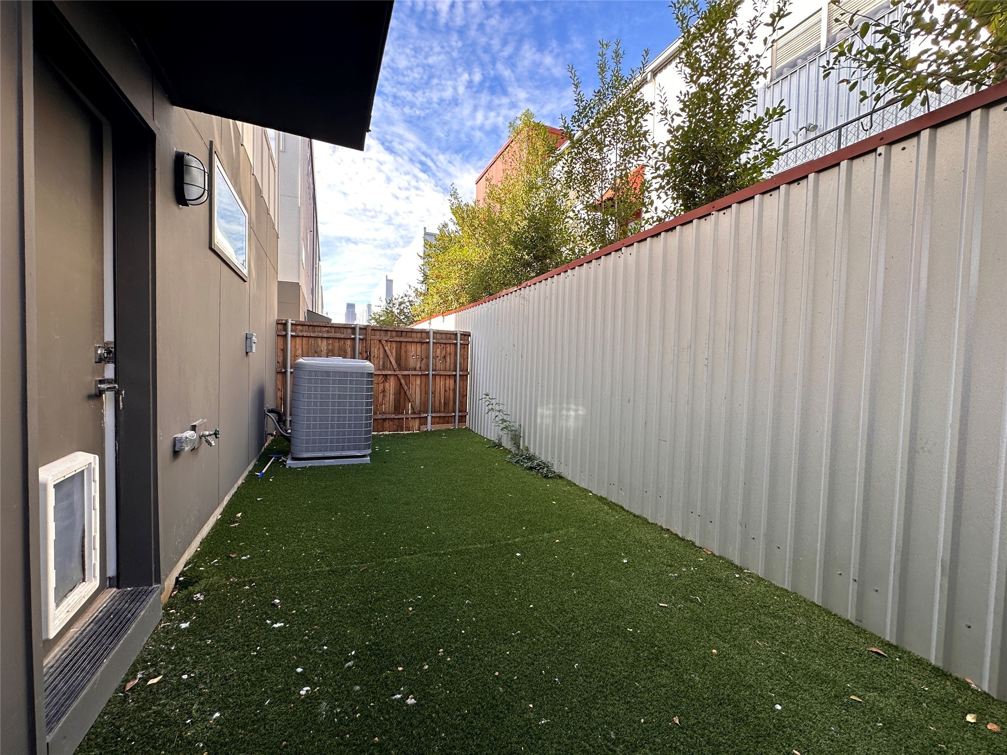 1510 N Washington 701