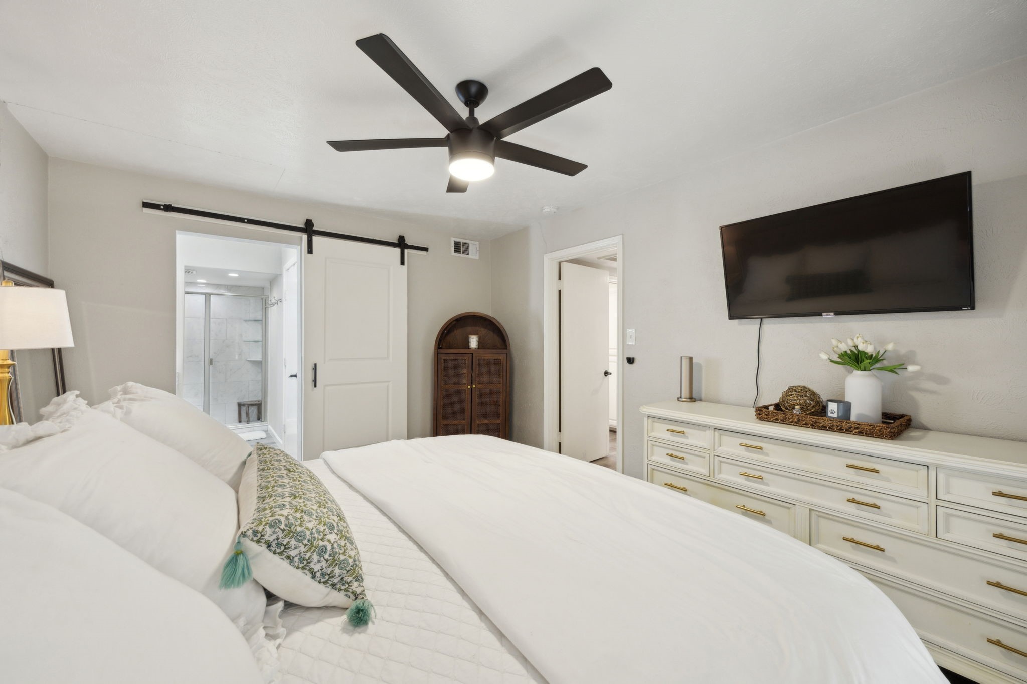 4023 Wycliff Avenue 104