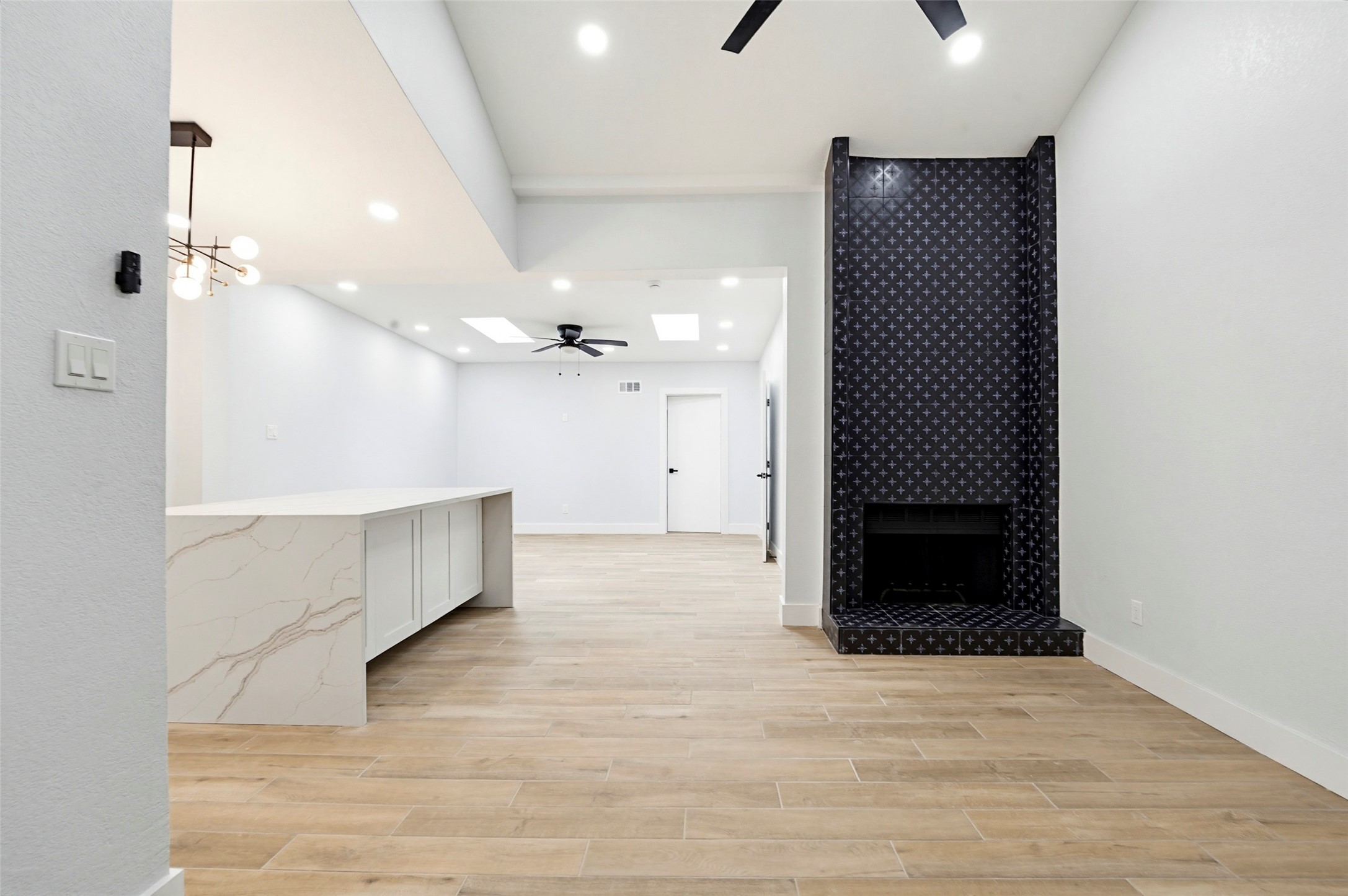 1860 Amber Lane