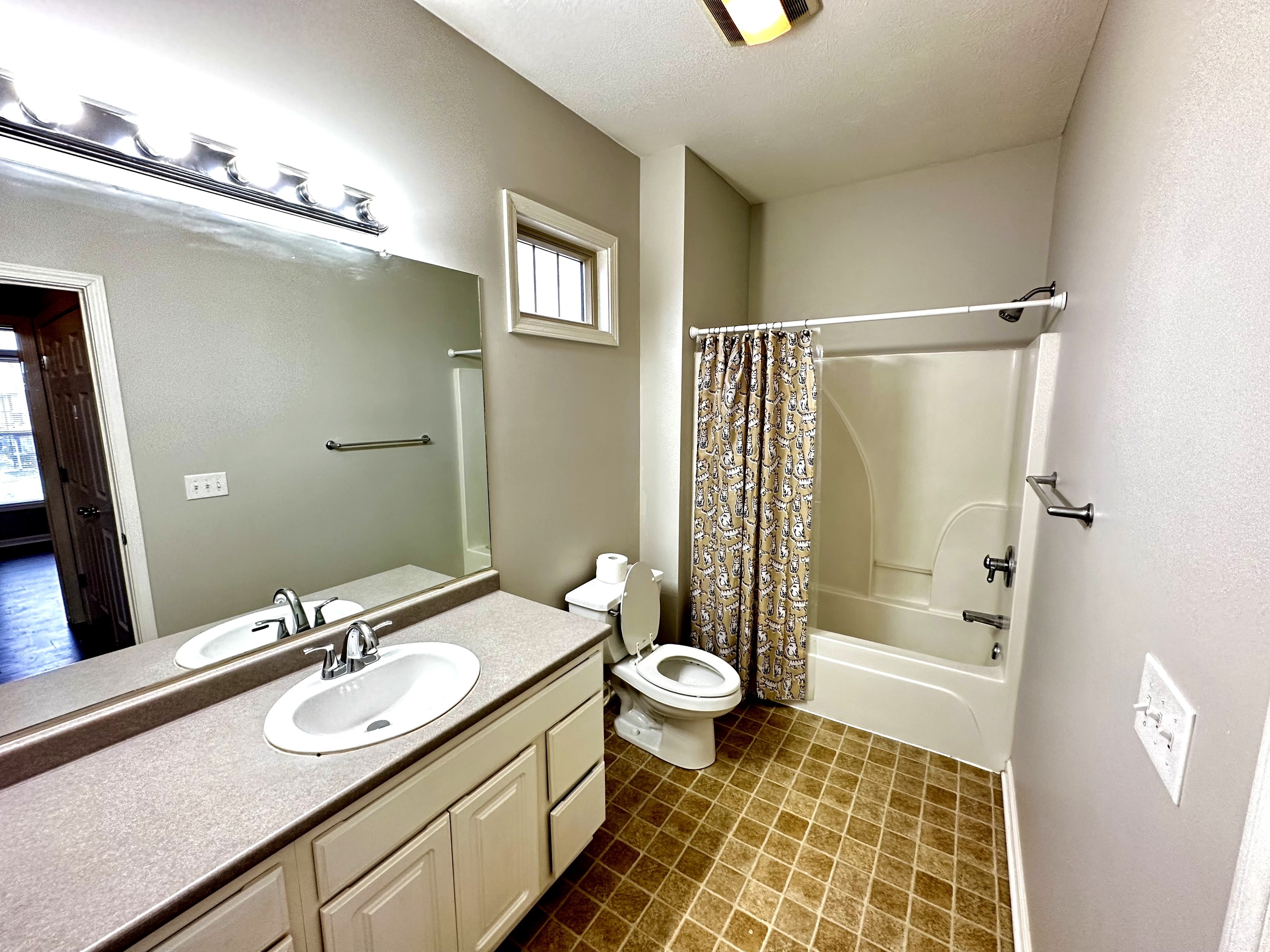 1615 N College Avenue Unit: 2