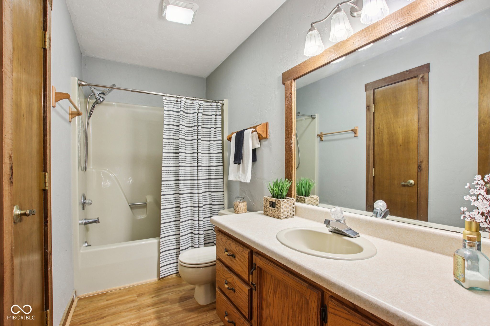 1323 Thistlewood Court