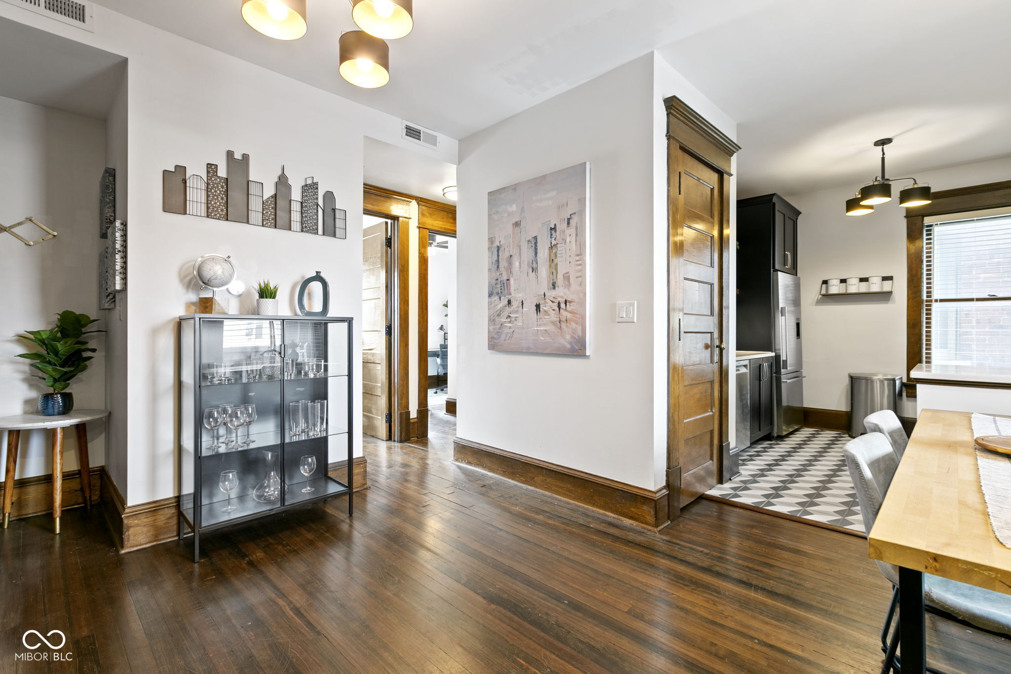 108 E Saint Clair Street Unit: E