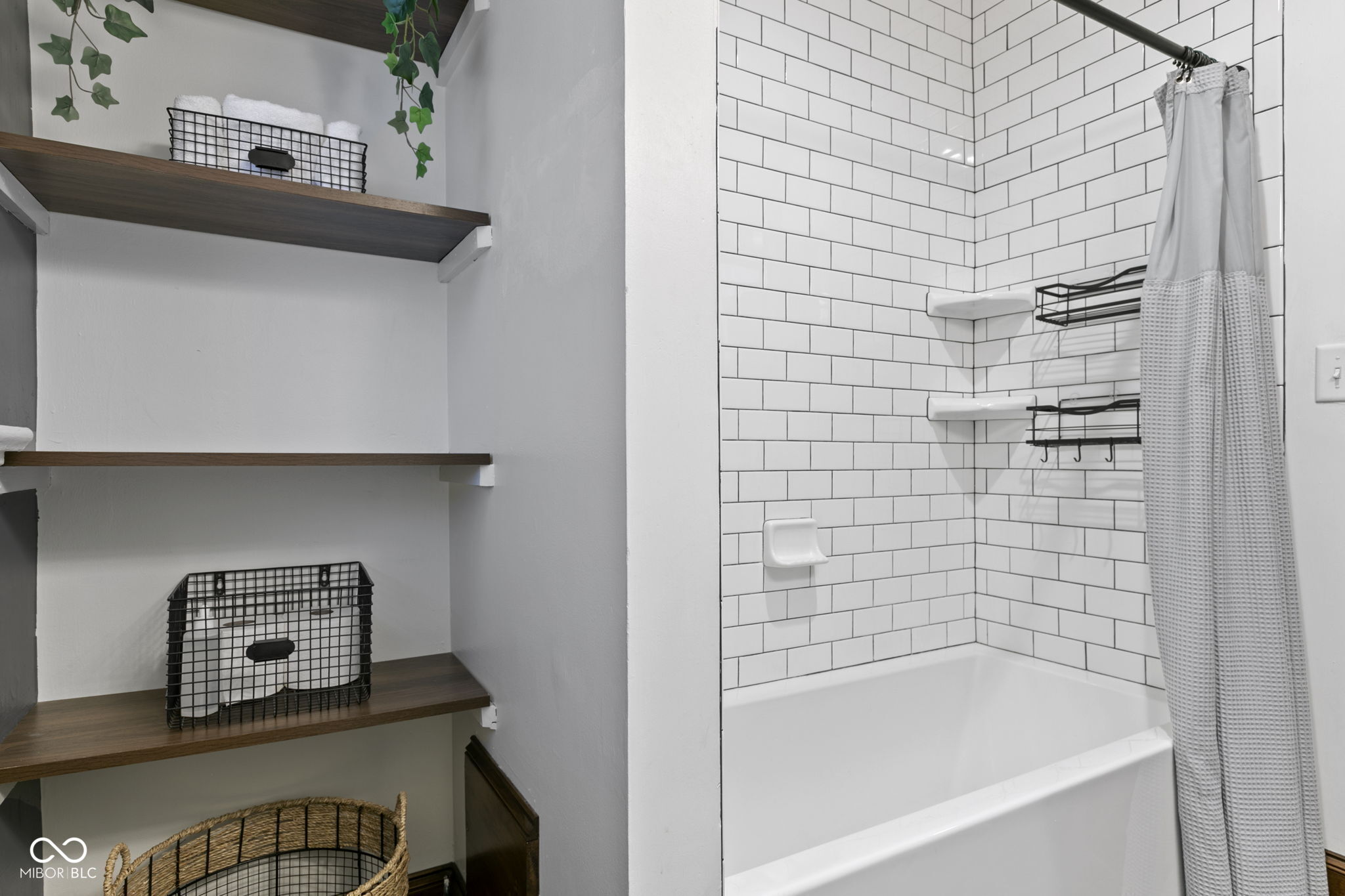 108 E Saint Clair Street Unit: E