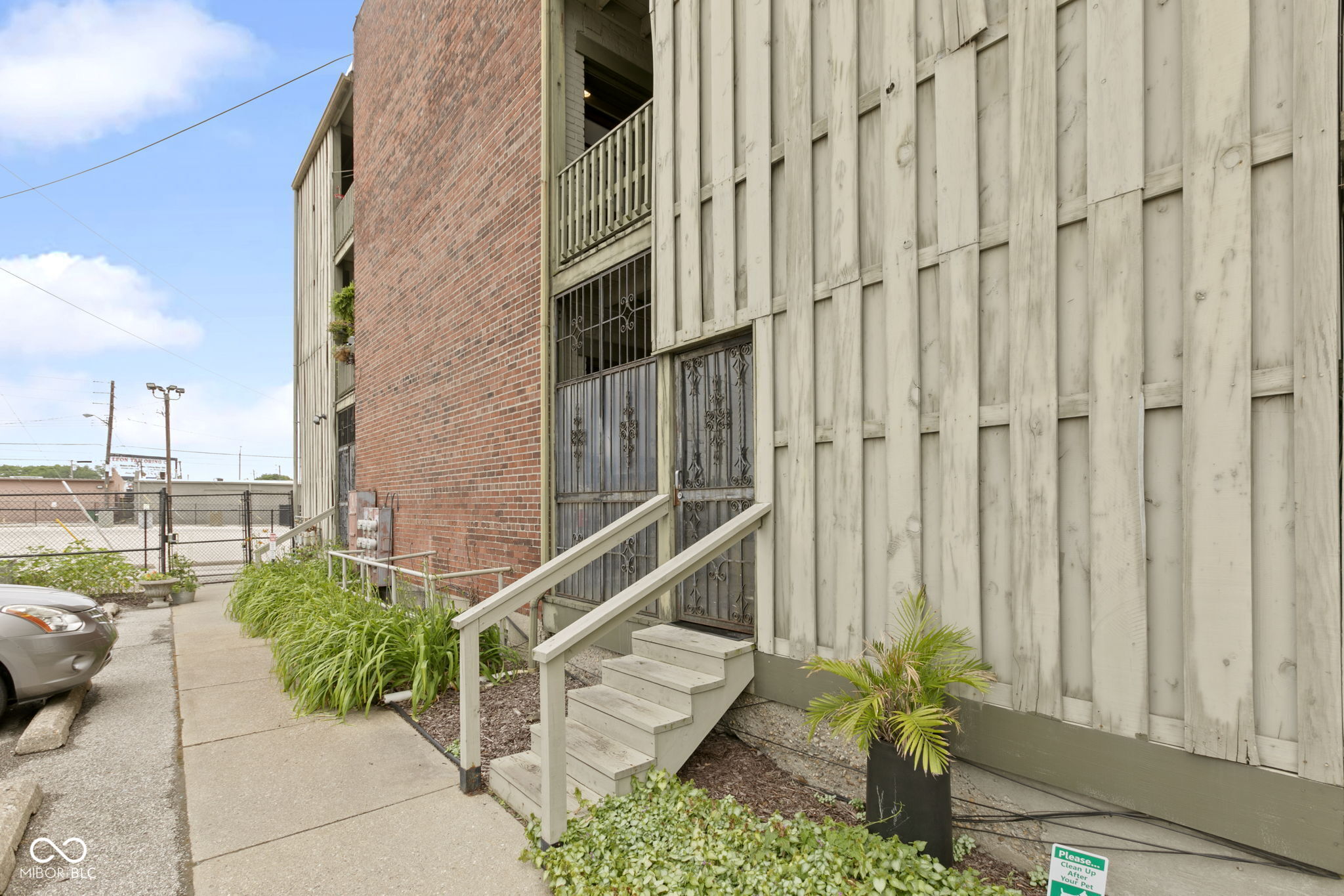 108 E Saint Clair Street Unit: E