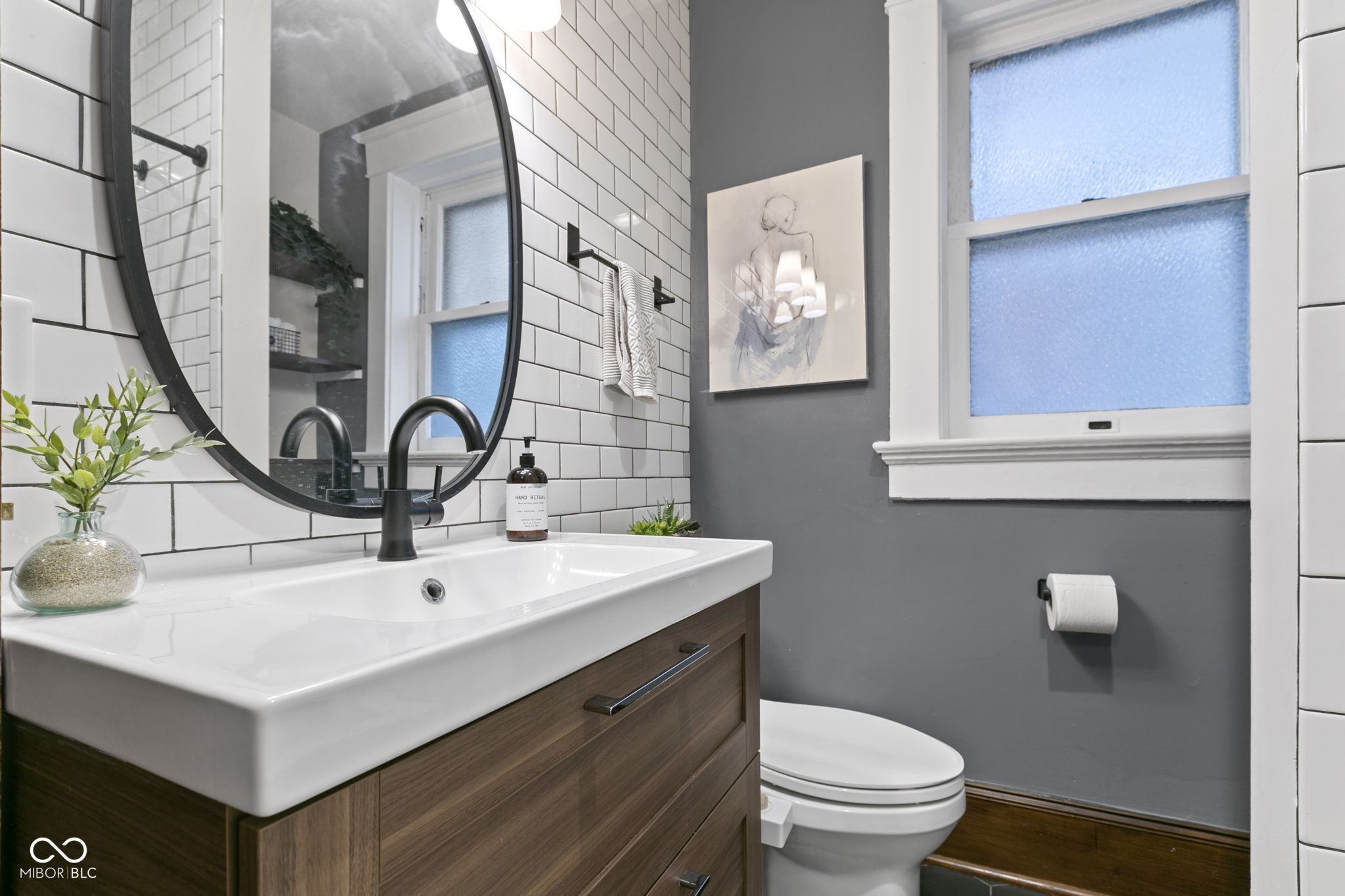 108 E Saint Clair Street Unit: E