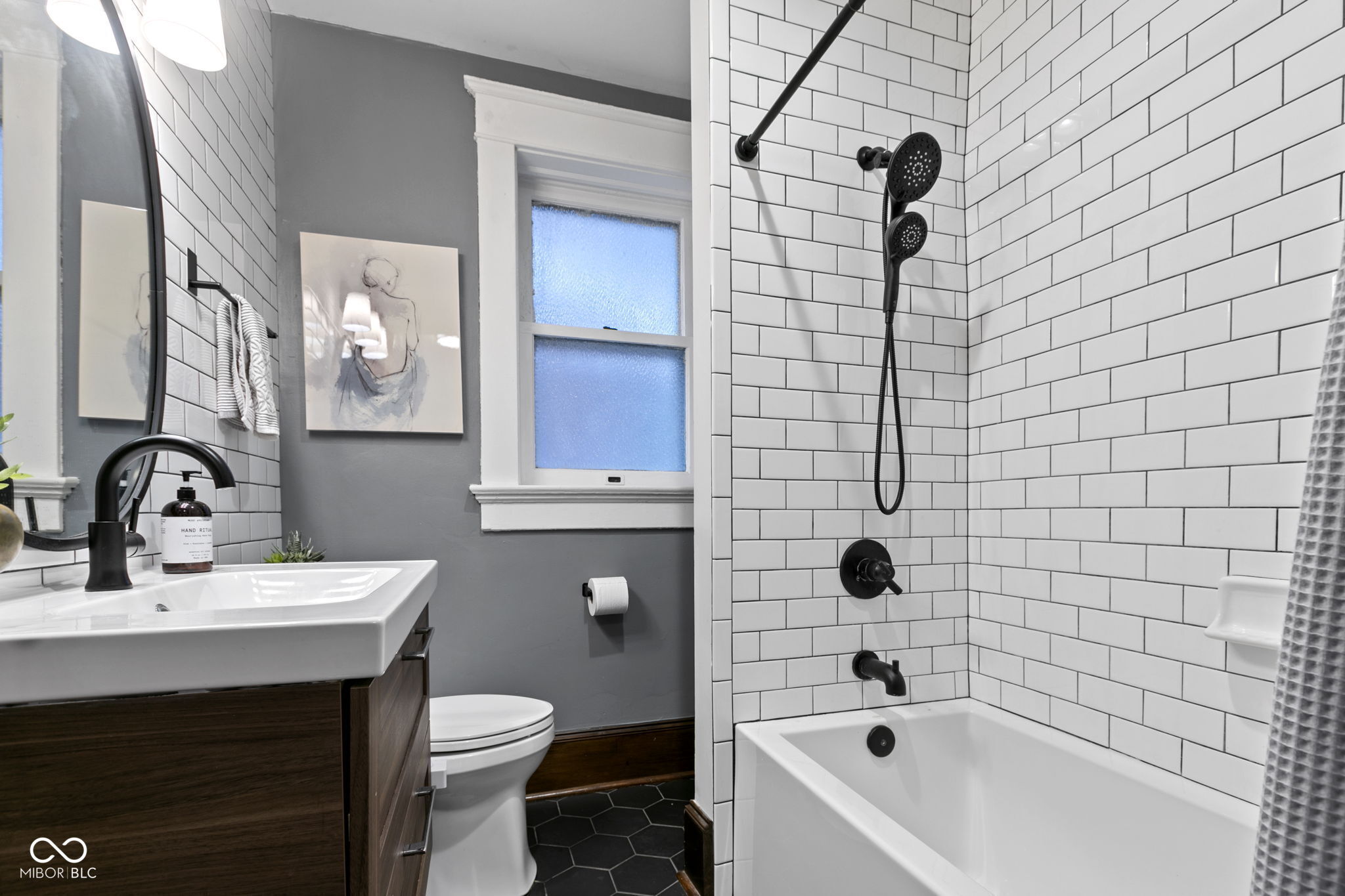 108 E Saint Clair Street Unit: E