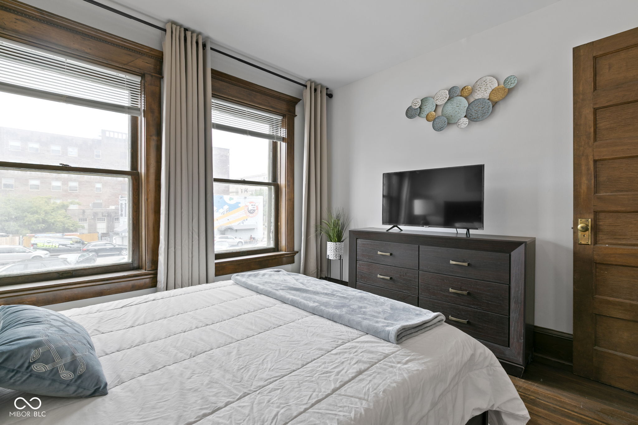 108 E Saint Clair Street Unit: E