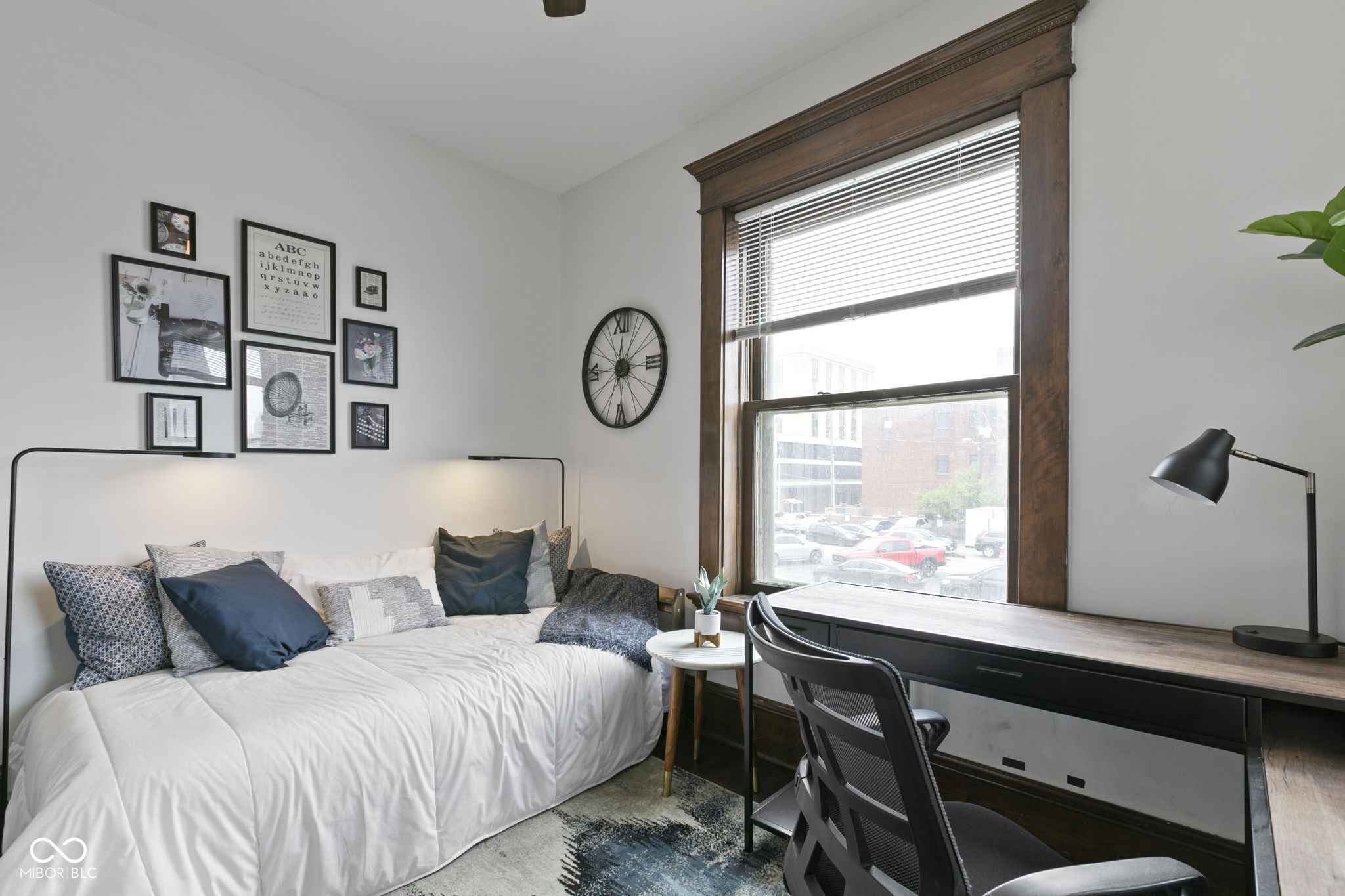 108 E Saint Clair Street Unit: E